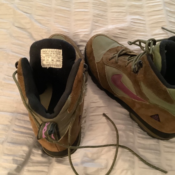 Vintage Nike Hiking Boot Shoe. Green Suede & Purple  Womens 8.5 EUC - Picture 4 of 8